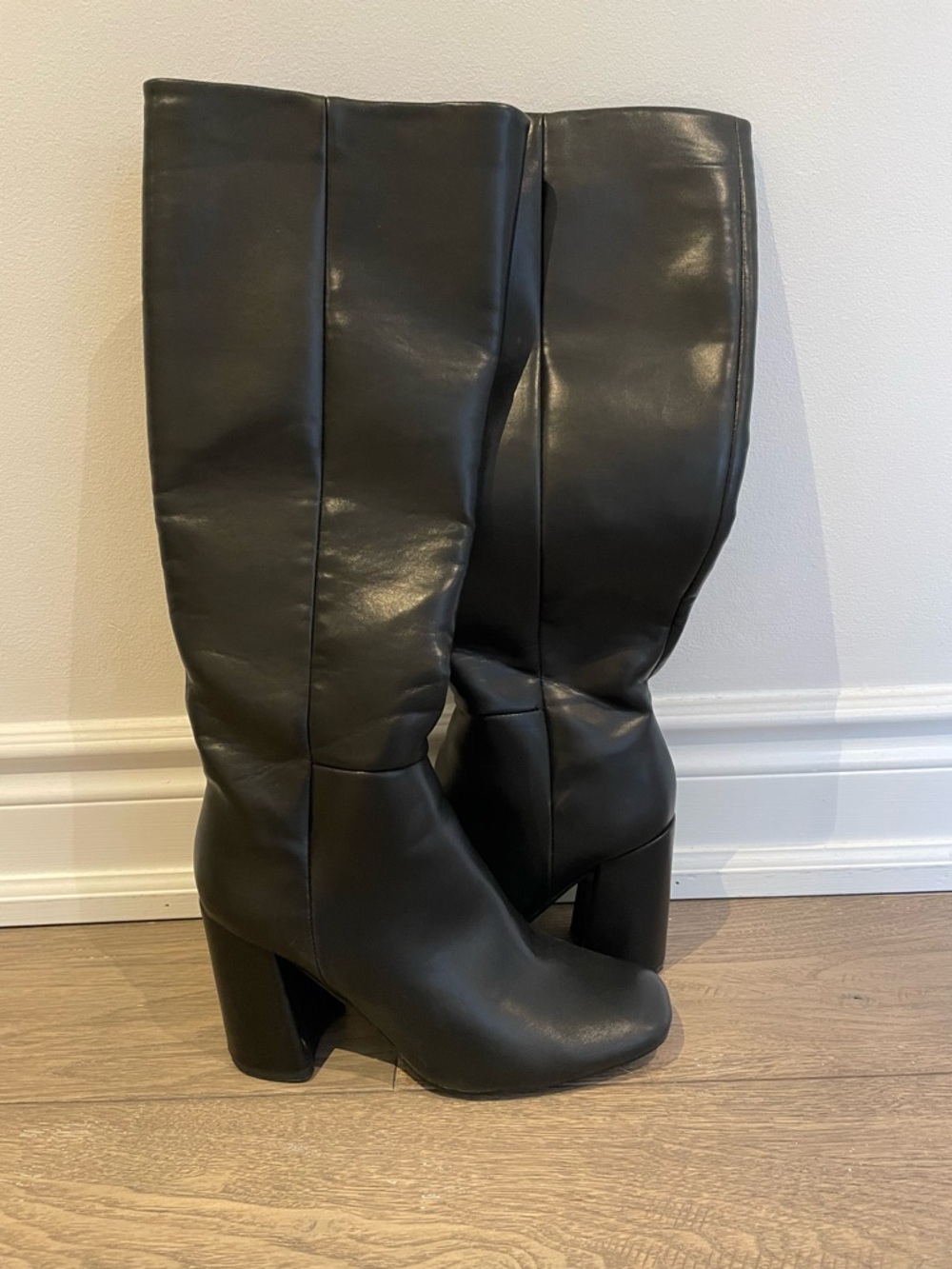 STEVE MADDEN William Boots - Classic Black Knee-High Block Heel Boots